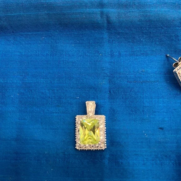 Peridot bracelet, ring, earring and pendant set Costume - Picture 3 of 7